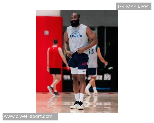 哈登训练后坚持加练超一小时展现职业精神与拼搏态度