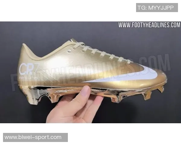 耐克明年将推出金色C罗战靴引发球迷热议