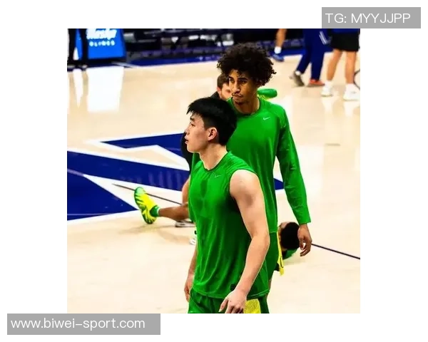 林葳脑后传球技惊四座德米尔接球轻松得分展现默契配合